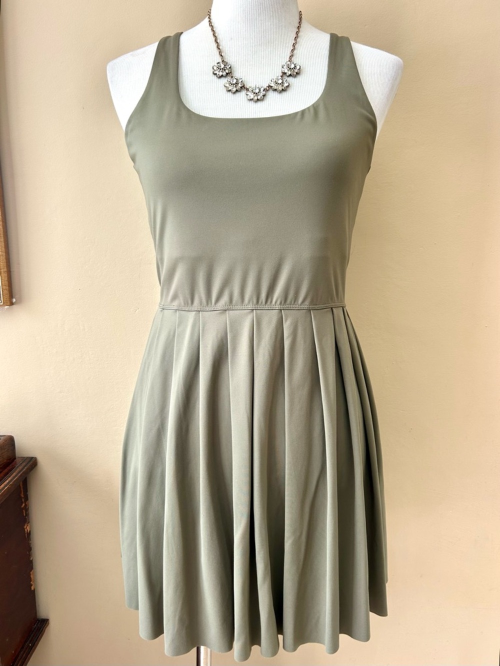 Z Supply Active Hot Shot Dress Grape Leaf Green Pleated Tennis Size Large